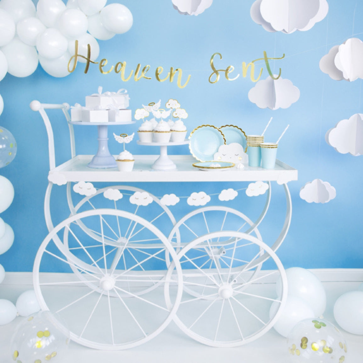 Guirlande anniversaire nuages